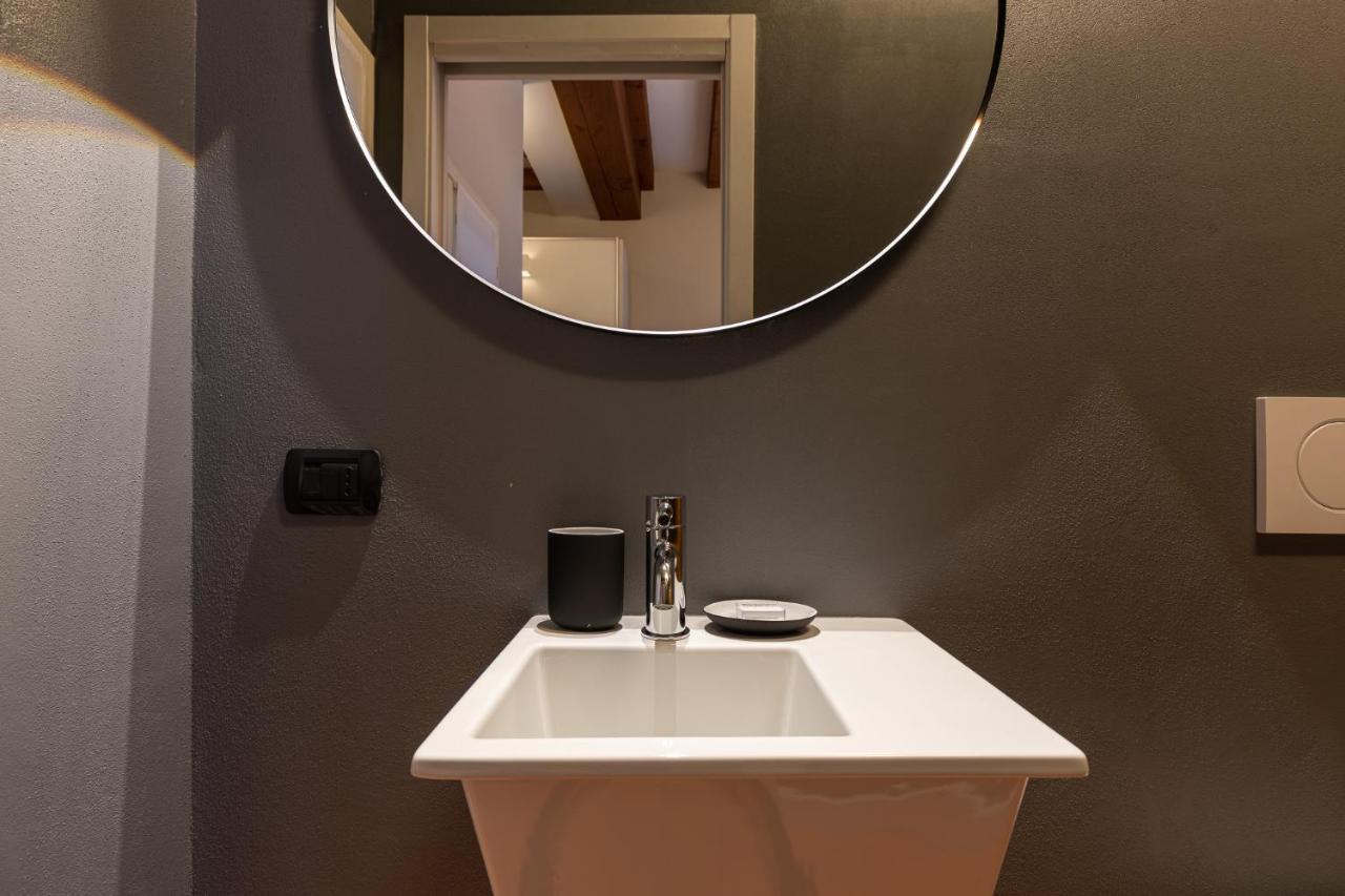 Beplace Apartments In Isola Milan Luaran gambar