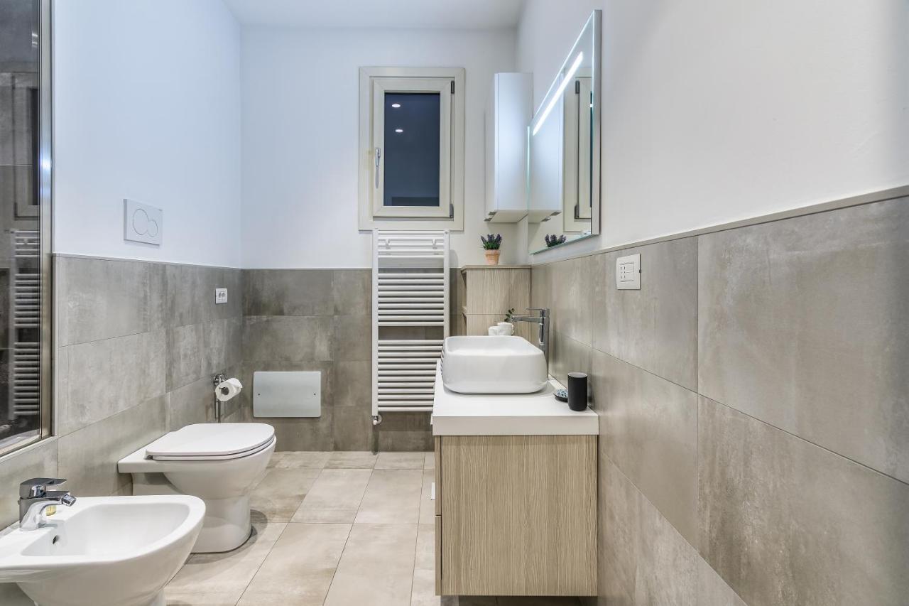 Beplace Apartments In Isola Milan Luaran gambar