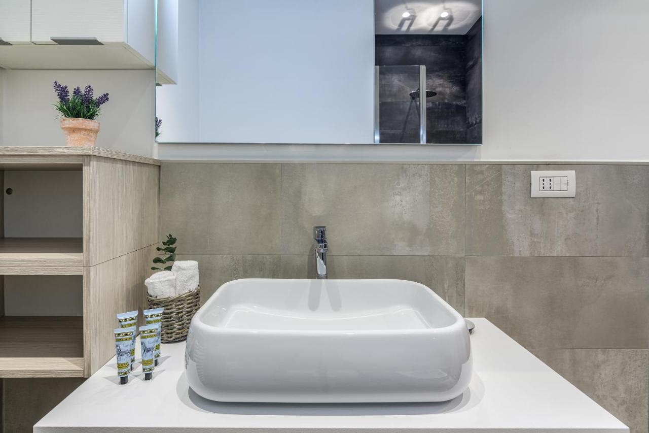 Beplace Apartments In Isola Milan Luaran gambar