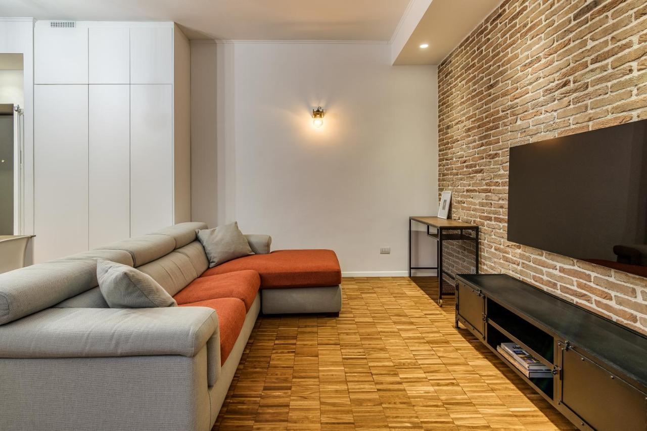 Beplace Apartments In Isola Milan Luaran gambar