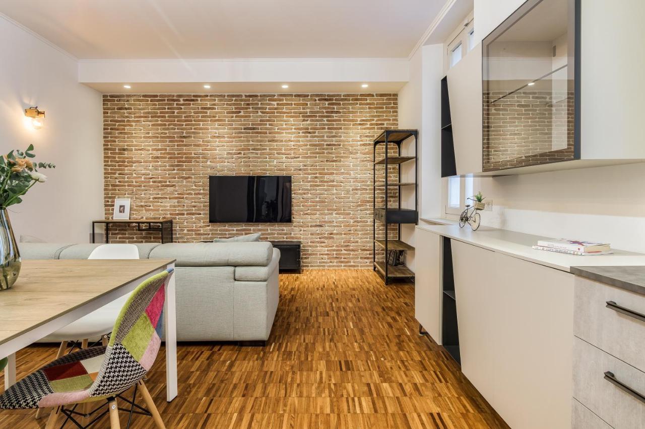 Beplace Apartments In Isola Milan Luaran gambar